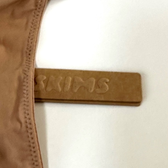 NEW, SKIMS Ochre Nude Fits Everyone Micro String Thong Size 3X New with Tags - Picture 5 of 10
